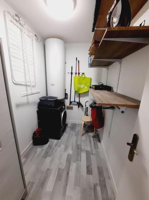 Apartment F3 60m2 Dans Residence, 2 Chambres, Garage